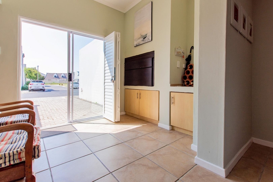 To Let 3 Bedroom Property for Rent in Country Club Western Cape